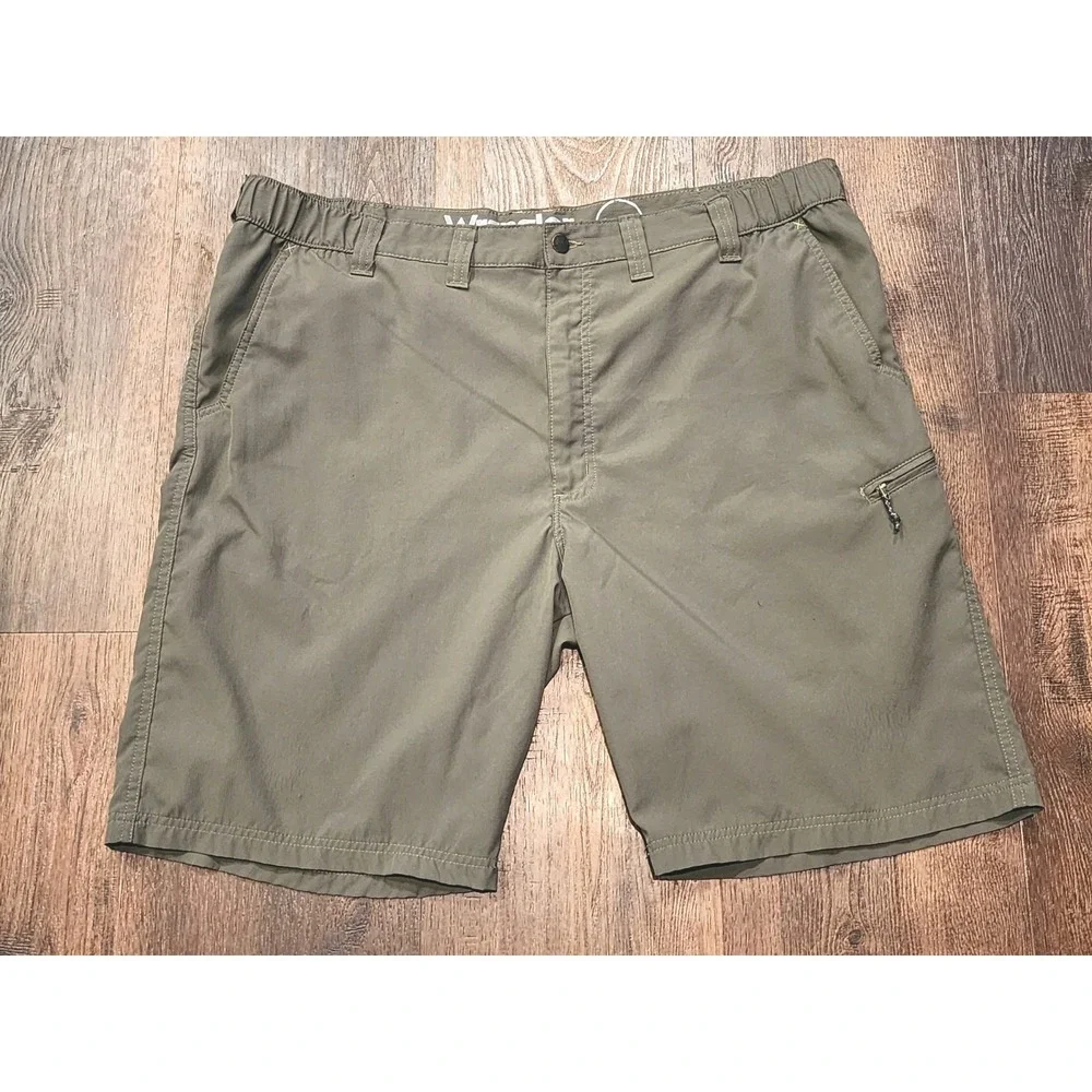Wrangler Mens Shorts, Green, Size 44, Zip Pockets, Inseam‎ 10 In, Flat Front